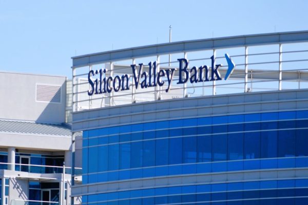 Six Indicators Your Financial institution Is About to Fail (and What to Do About It)