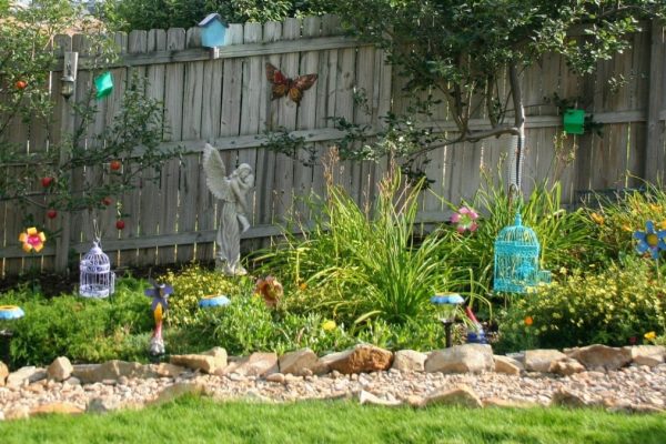 These Eight Landscaping Choices Will Damage Your House’s Worth